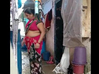 Rani's mother seductively reveals her curves at home in a bubble bath