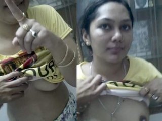 Shy neighbor Bhabhi has a good time with her lover