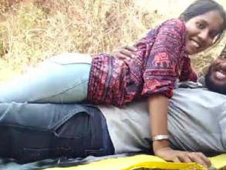 Indian couples indulge in outdoor sex