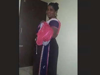 Mature Desi bhabi in hot fucking scenes