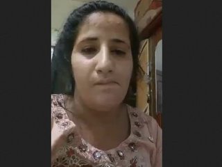 Indian wife reveals her intimate parts