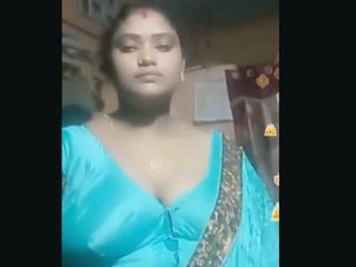 Indian housewives put on a hot show with anal stimulation