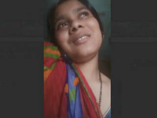 Desi aunty pleasuring herself while chatting on the phone