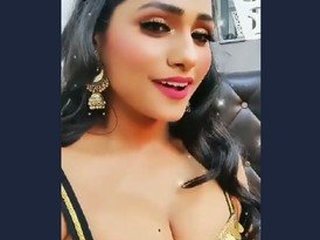 Stunning Indian model showcases her charming personality