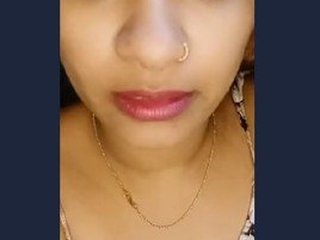 Quikie video of a Desi bhabhi and kiwi