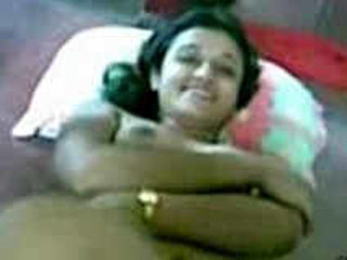 Smita's shyness prevents her from revealing herself to her boyfriend