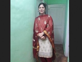 Hot Indian aunty's intimate cam session