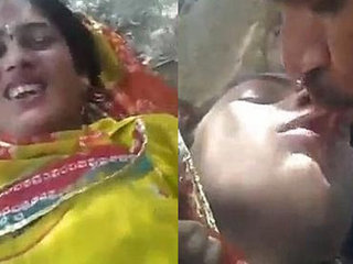 Indian girl's intimate parts showcased live with Deor