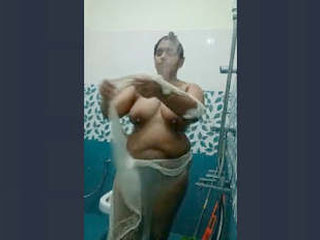 Indian housewife undresses and dances provocatively in the second installment