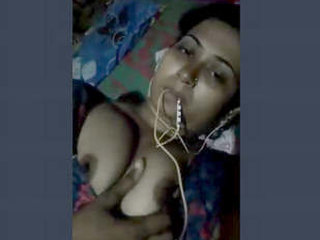 Indian village bhabi's seductive display
