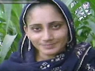 Village bhabhi and boyfriend engage in outdoor sex