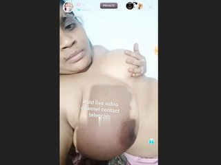 Tamil housewife displays her ample bosom