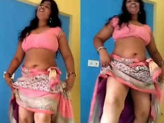 Indian sister gets hot in this steamy video