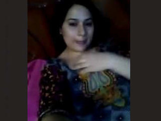 Freshly leaked video of sultry Pakistani beauty