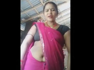 Bhabi with a big belly in shorts flaunts her navel in hot video