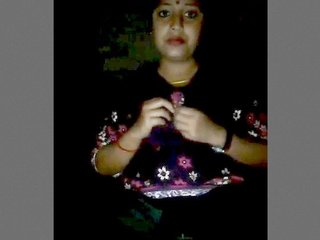 Super-hot bhabhi fingering herself in HD video