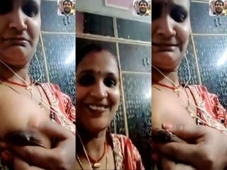 Desi wife flaunts her big boobs in amateur video