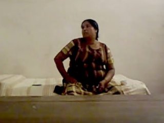 Tamil aunty Swana's BBW sex tape