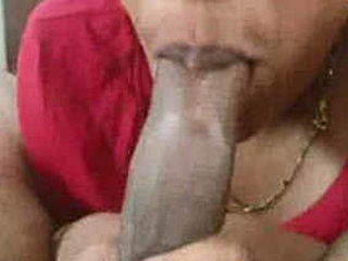 Mallu girl Geena gives a sensual blowjob in this steamy video