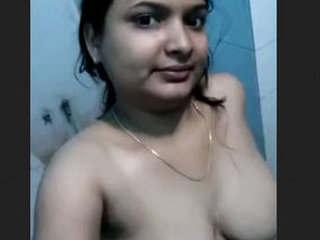 Desi cutie Bhabhi bares it all in a nude video