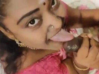 Married bhabhi gives a blowjob to her lover in a hotel room