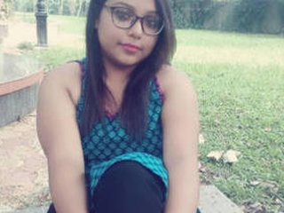 Cute desi girl with boyfriend in steamy video