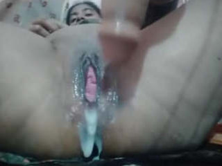 Horny bhabi masturbates to satisfaction