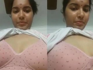 Tamil girl records a nude video for her boyfriend