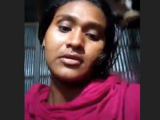 Bangladeshi village girl flaunts her body in a steamy video