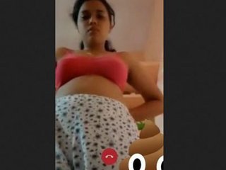 Desi beauty flaunts her body on VK in a steamy video