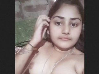 Hot teen rubs her smooth pussy in this sexy video