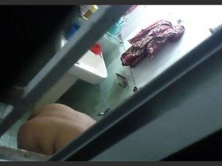 Neighbor spies on bhabhi Rittu while she takes a shower
