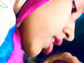 Indian girl Hiajb gives a new blowjob in HD video