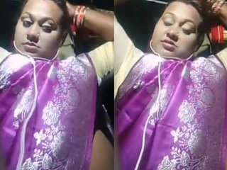 Side view of aunty's big boobs in Indian video