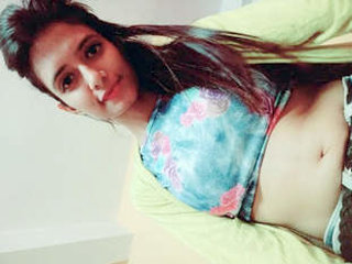 Horny teen shows off her nude body in a steamy video