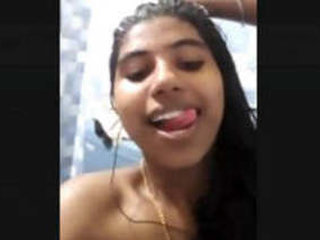 Tamil girl flaunts in the bathtub