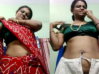 Desi Aunty shows off her big tits and tight ass in a solo video