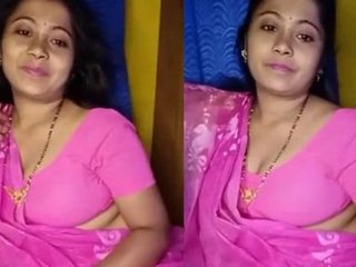 Desi aunty with big boobs gets naughty on TikTok