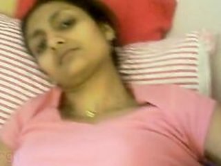 Desi girl pleasures herself with her fingers in a solo video
