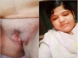 Amateur Bangla Boudi flaunts her pussy in exclusive video
