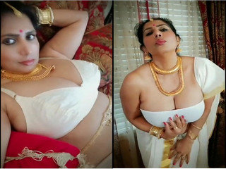 Exclusive video of a busty aunty exposing her big boobs