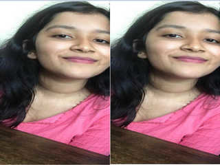 Amateur Indian babe flaunts her naked body in exclusive video