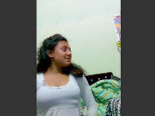 Experience the sensuality of an Indian aunty's pussy in full HD