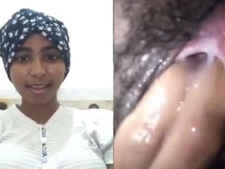 Sri Lankan girl's hairy pussy gets fingering in video