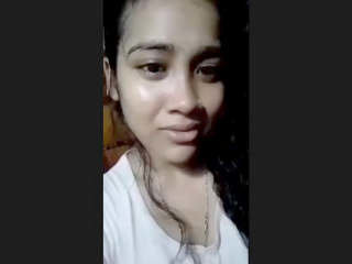 Cute desi girl shows her body to her lover and shares her feelings
