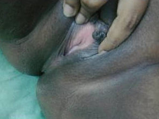 Desi aunty masturbates and reveals her intimate parts