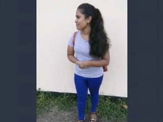 Desi girl in a tanker shows off her body in MMS