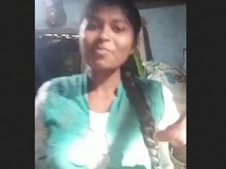 Bhabhi's solo nude show for newlyweds