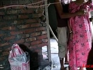 Indian auntie seduces a Desi boy in a Gujrati porn video