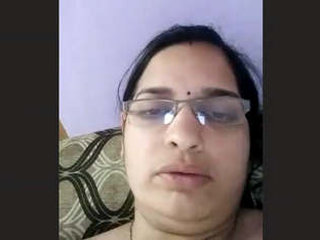 Horny Indian bhabhi in steamy video